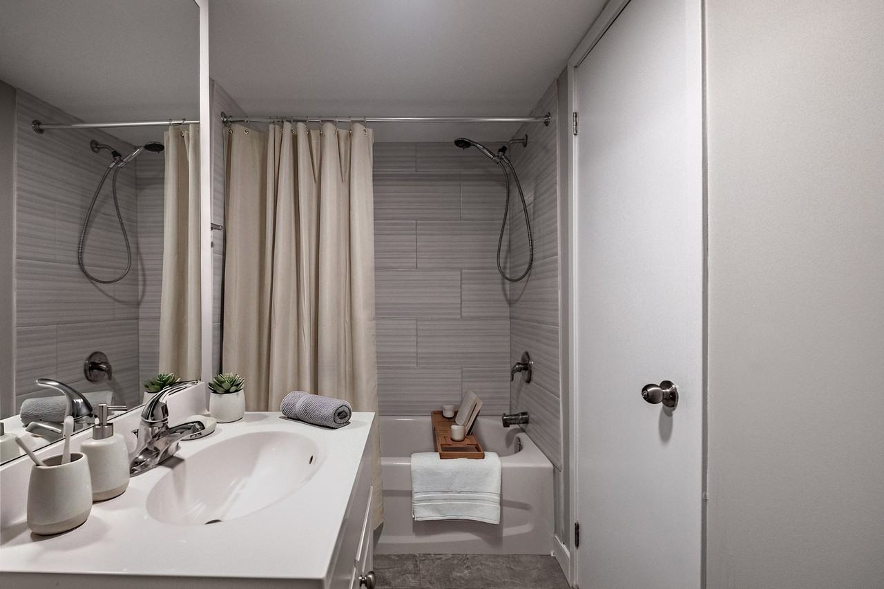 Millwood Brownstones - Photo 7 of 26