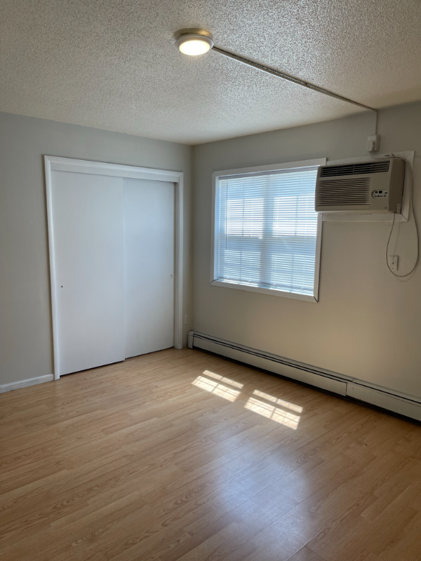 515 E Burlington St #11 - Photo 6 of 15