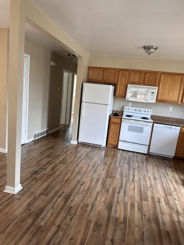 8403 Robin Hill Dr - Photo 3 of 28