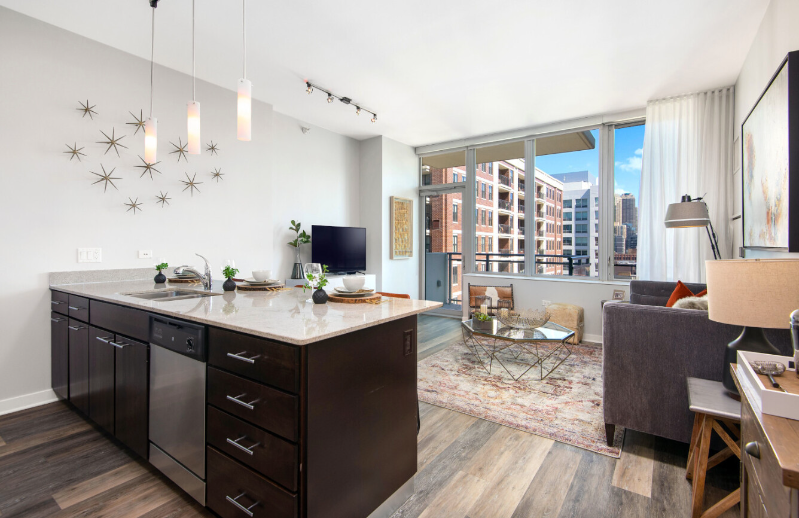438 W Huron St - Photo 2 of 15