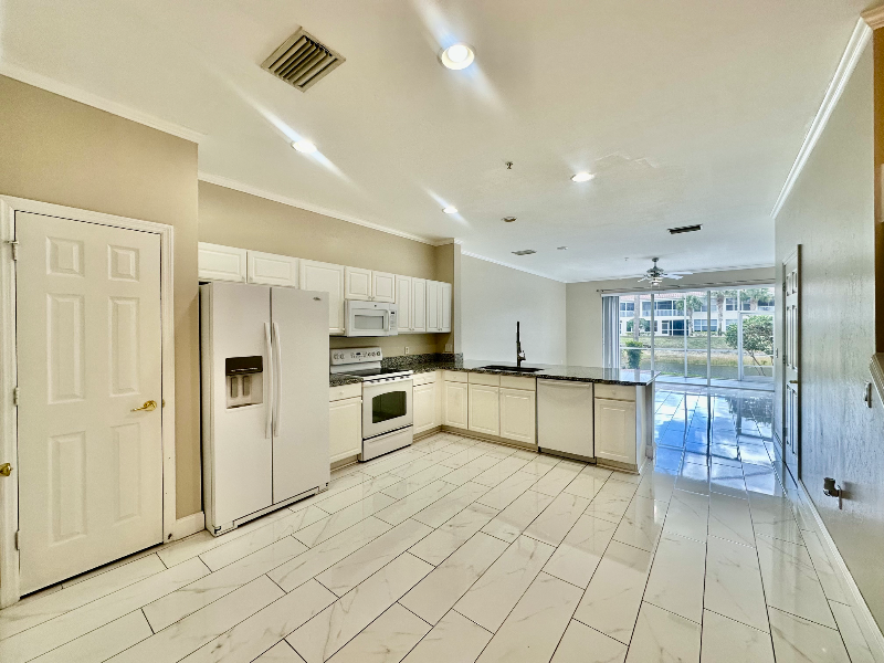 996 Hampton Cir - Photo 3 of 19