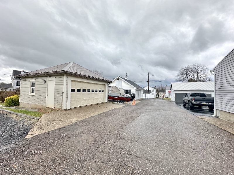 573 Bloom St #201