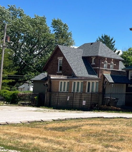 415 1/2 N Gilbert St - Photo 2 of 12