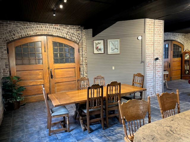 415 1/2 N Gilbert St - Photo 3 of 12