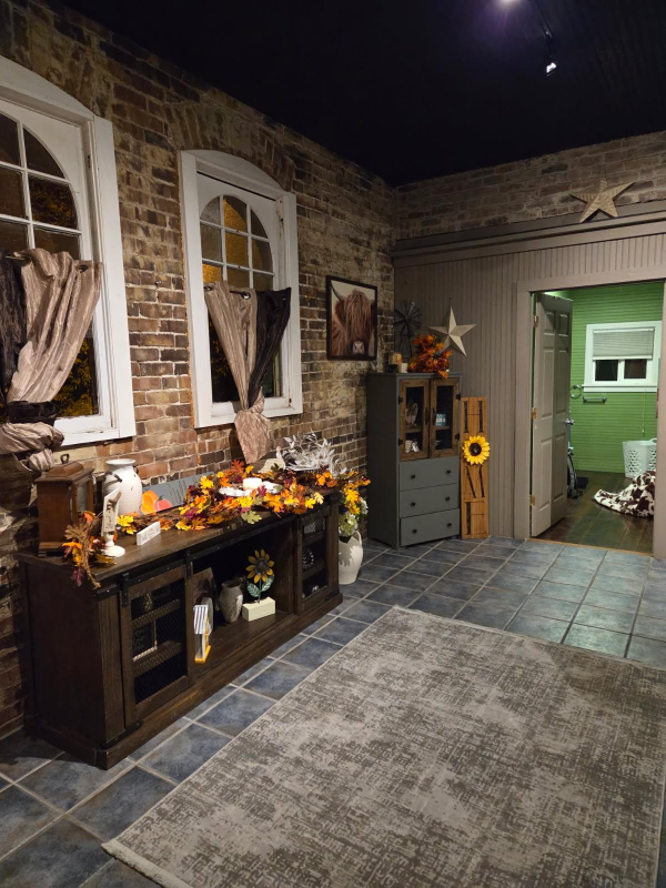 415 1/2 N Gilbert St - Photo 5 of 12