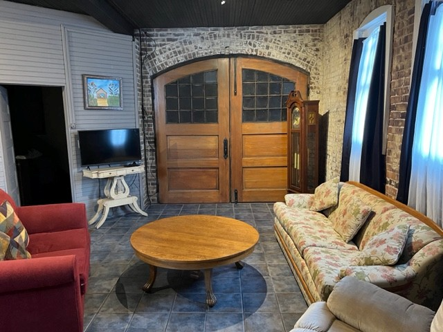 415 1/2 N Gilbert St - Photo 6 of 12