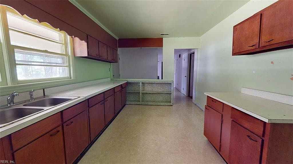 4601 Maplewood Dr - Photo 2 of 7