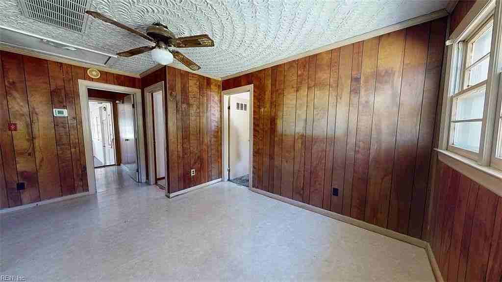 4601 Maplewood Dr - Photo 3 of 7