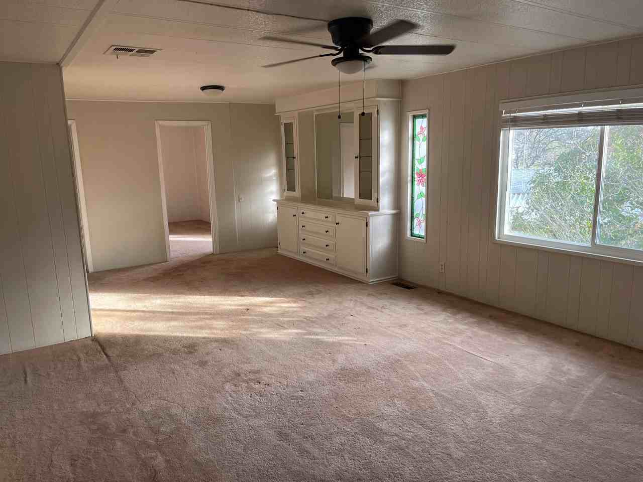 55 Greenbrier Dr - Photo 3 of 9