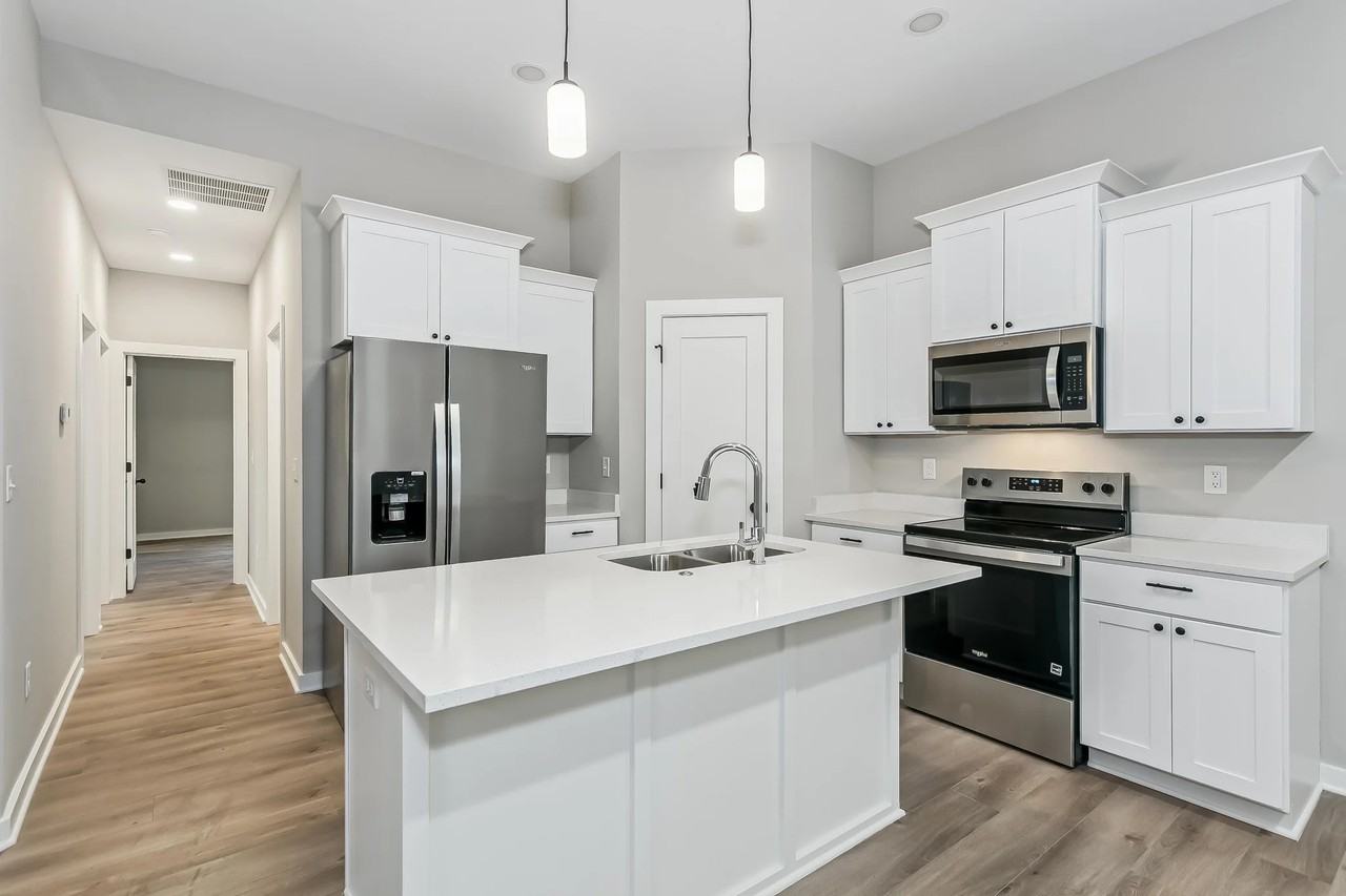 919 S Logan St #919 - Photo 3 of 16