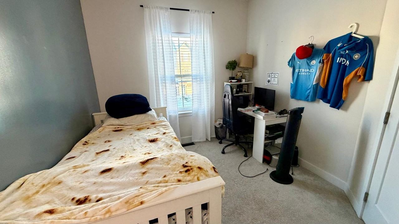 6032 Goshawk St - Photo 2 of 20