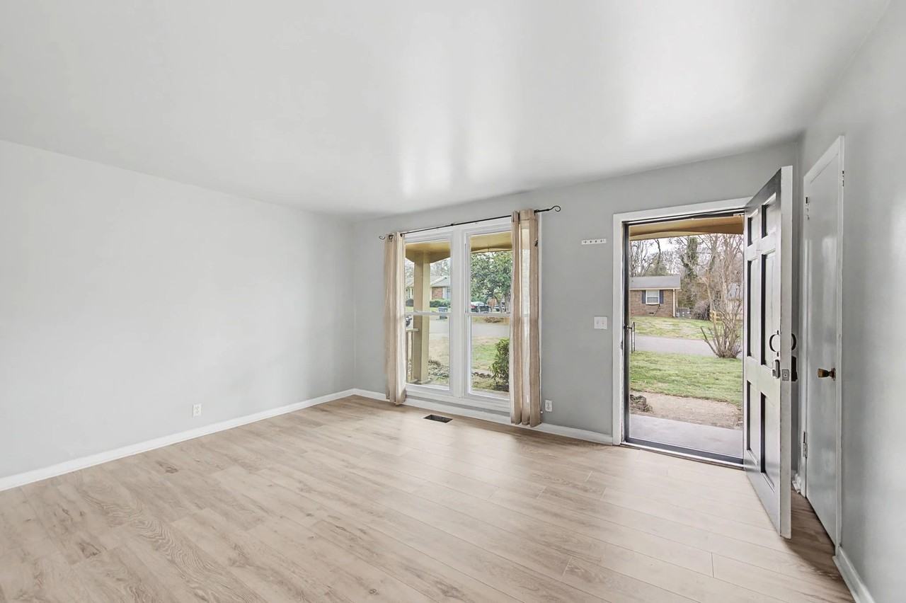551 Bellevue Rd N - Photo 3 of 20