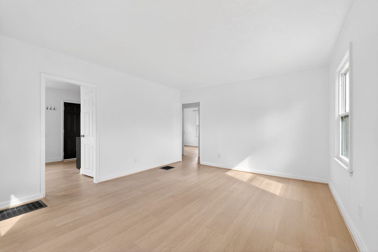 849 Lyman Ave - Photo 2 of 27