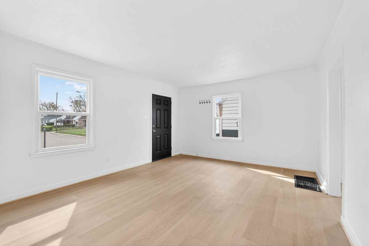 849 Lyman Ave - Photo 4 of 27