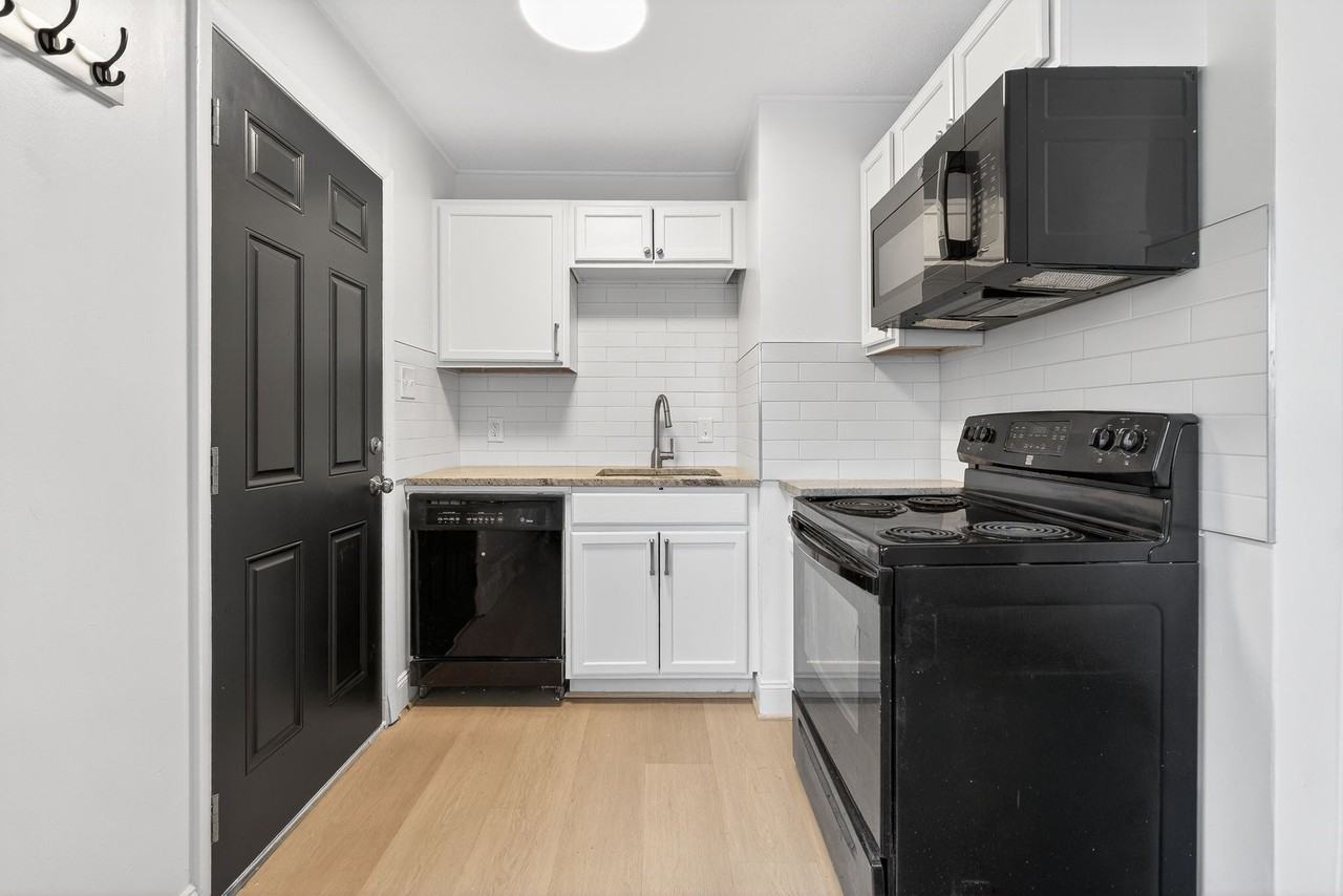 849 Lyman Ave - Photo 6 of 27