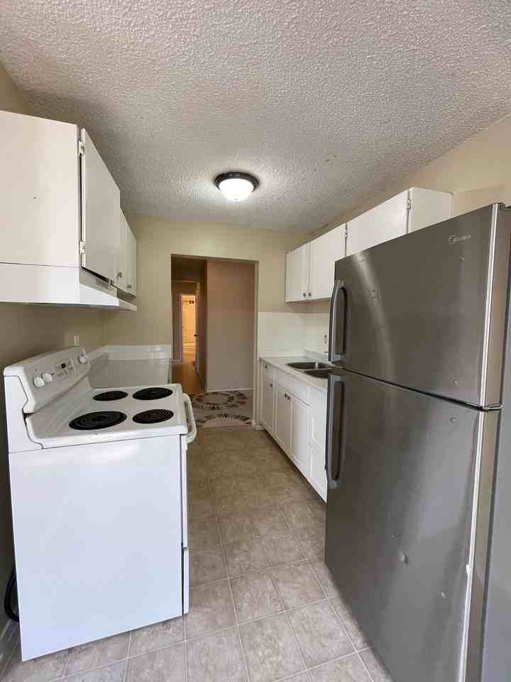 9916 156 St Nw - Photo 3 of 31