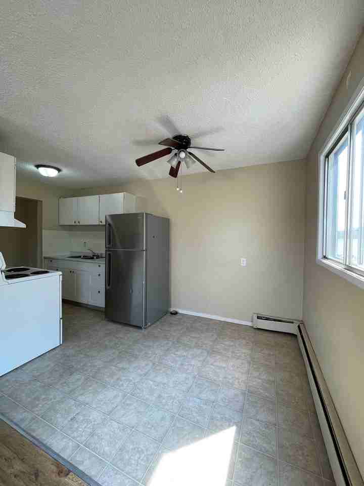 9916 156 St Nw - Photo 5 of 31