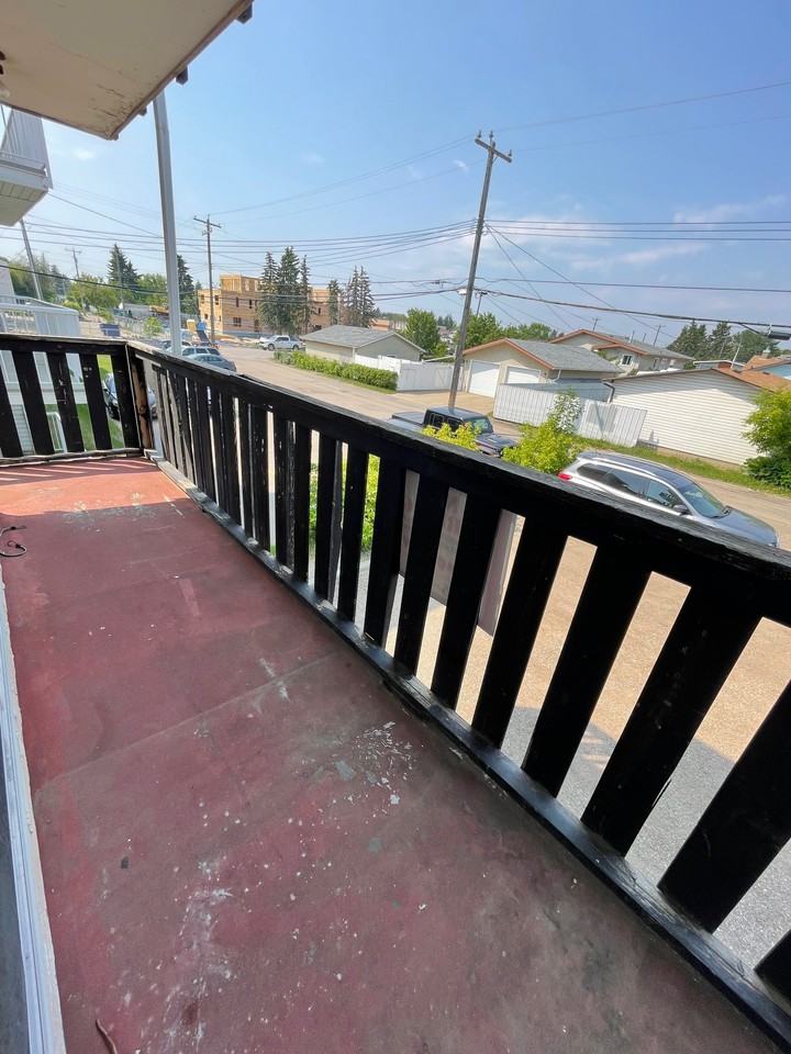 9916 156 St Nw - Photo 7 of 31