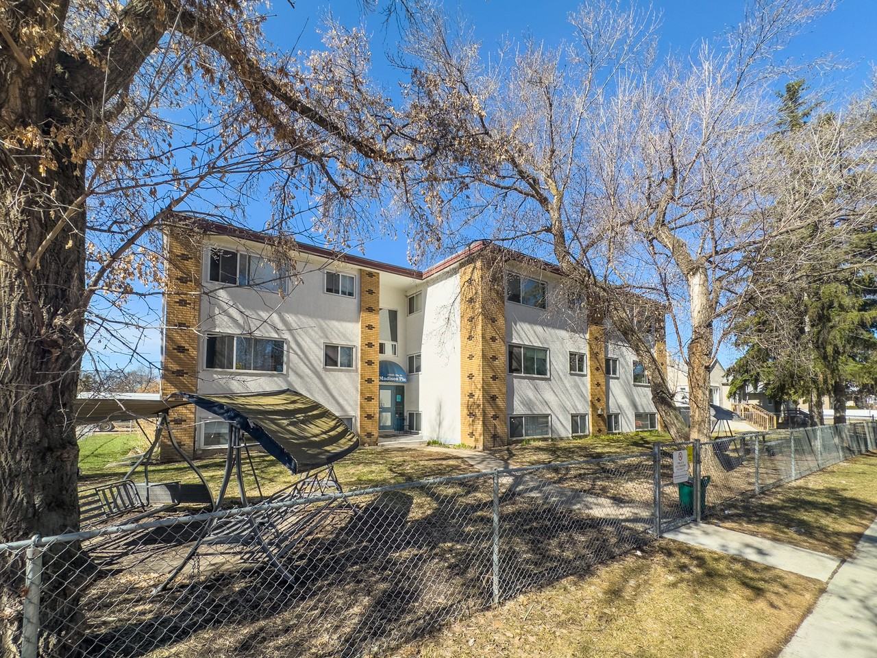 Madison Place - 11836 89th - Photo 3 of 10