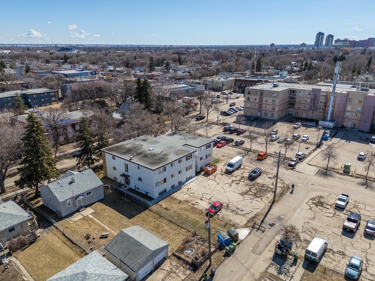 Madison Place - 11836 89th - Photo 5 of 10