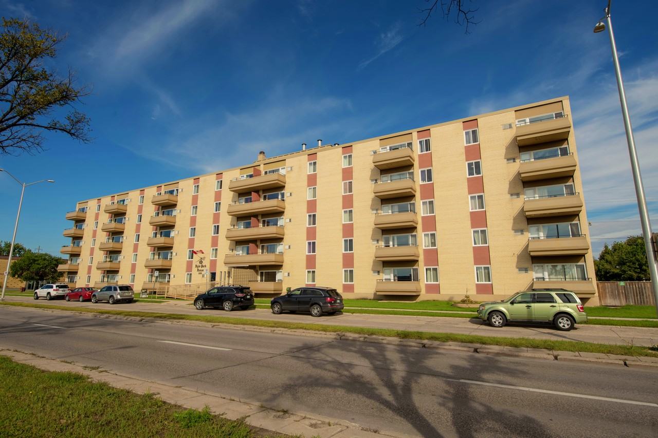 Hyde Park House - Photo 6 of 14