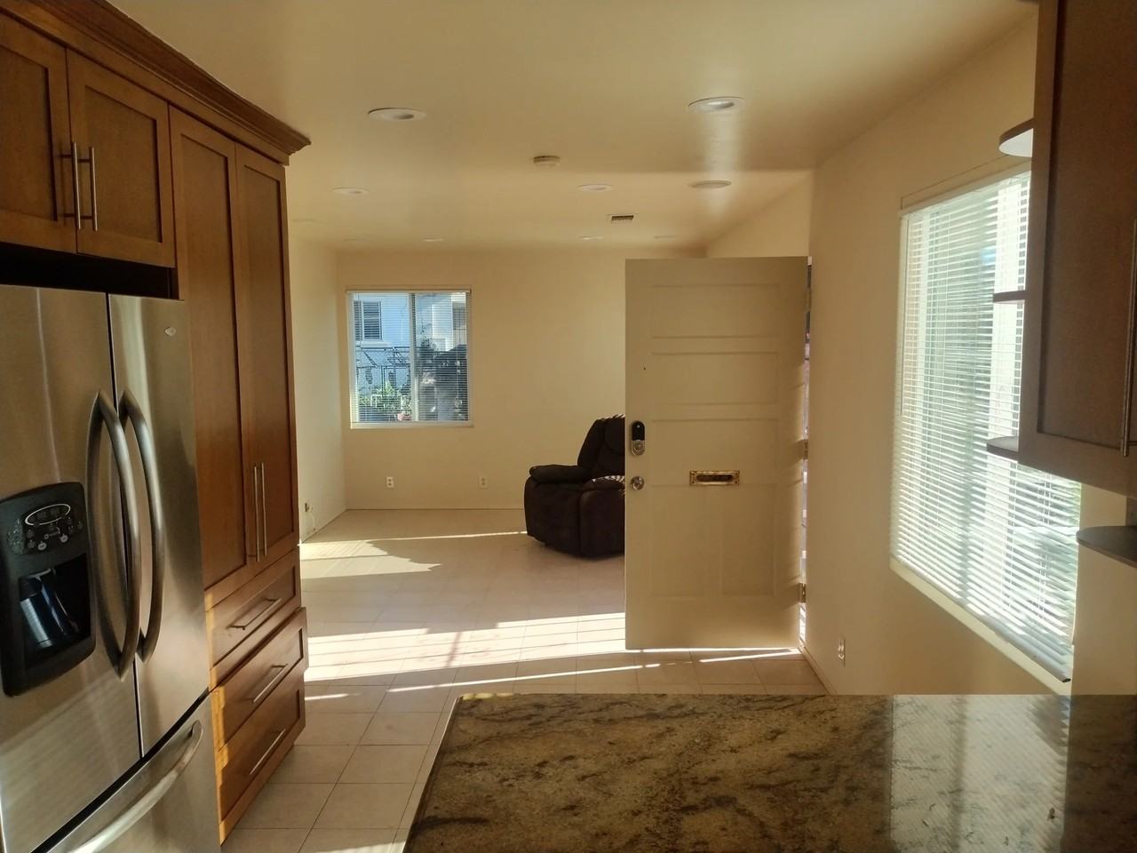 1439 Burton St - Photo 2 of 14