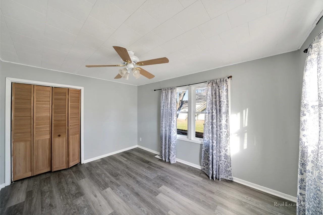 303 S East St - Photo 3 of 19