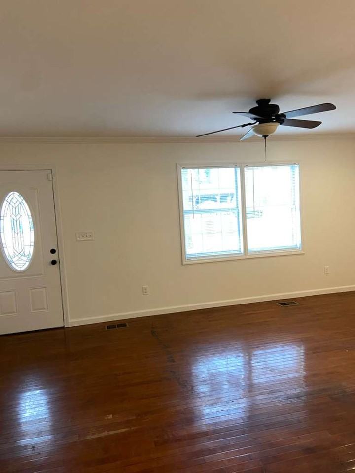 1308 Woodfall Dr - Photo 3 of 16