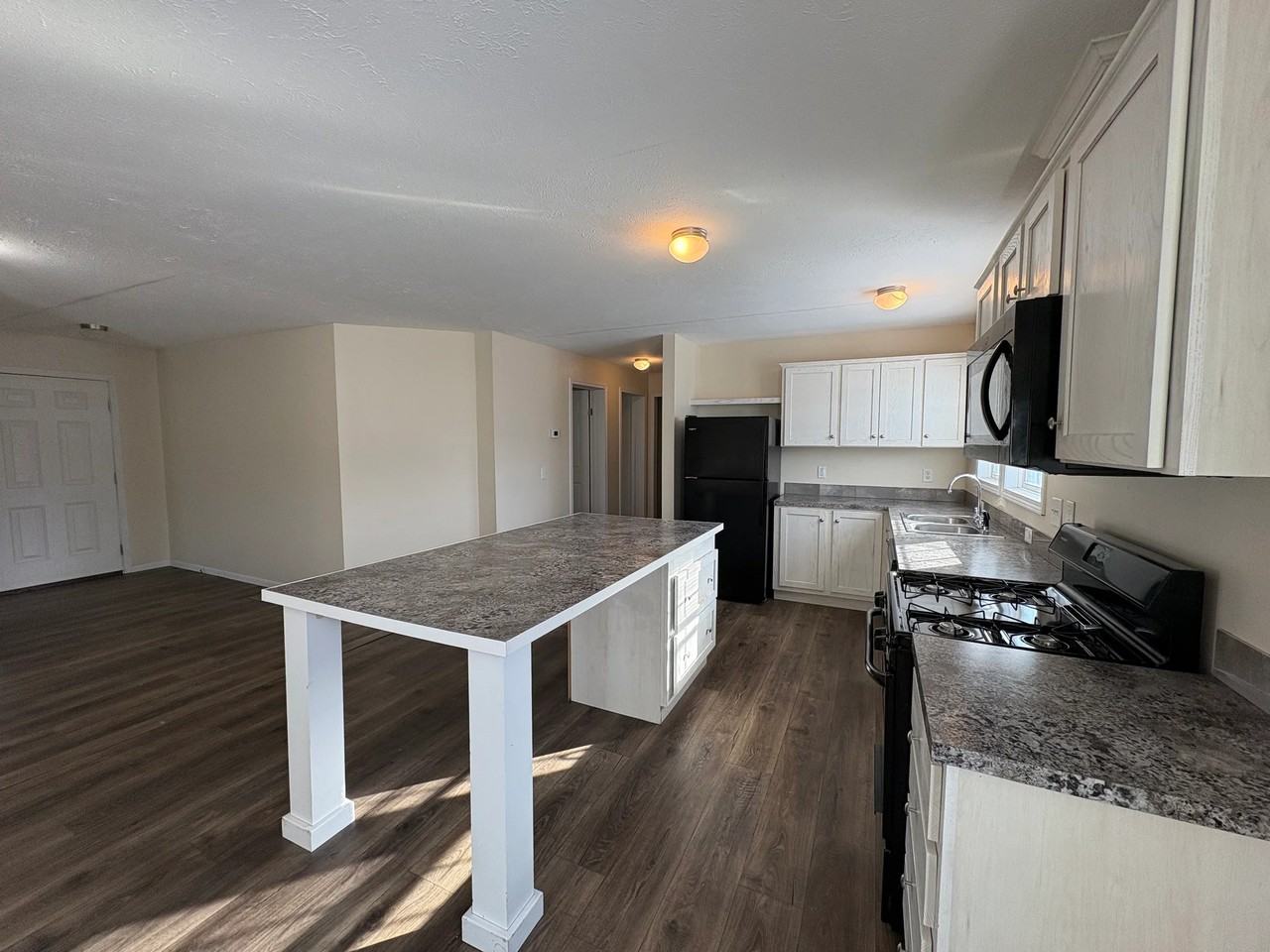 201 Barn Rdg - Photo 3 of 13