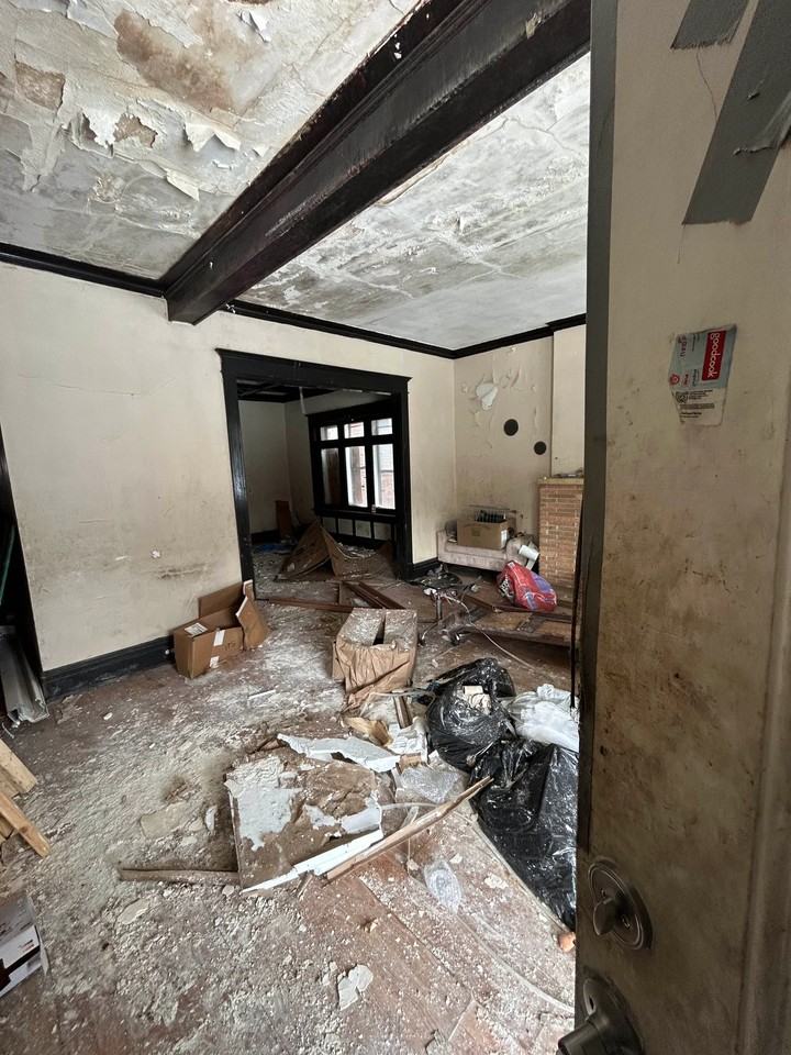 1337 Walton Ave - Photo 2 of 16