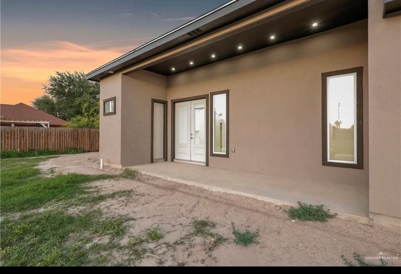 3007 E Ebano St - Photo 2 of 10