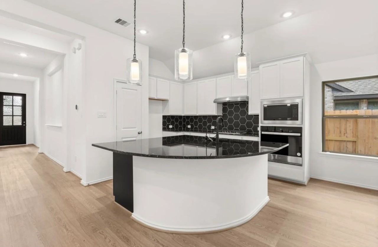 8463 International Falls Dr - Photo 6 of 20