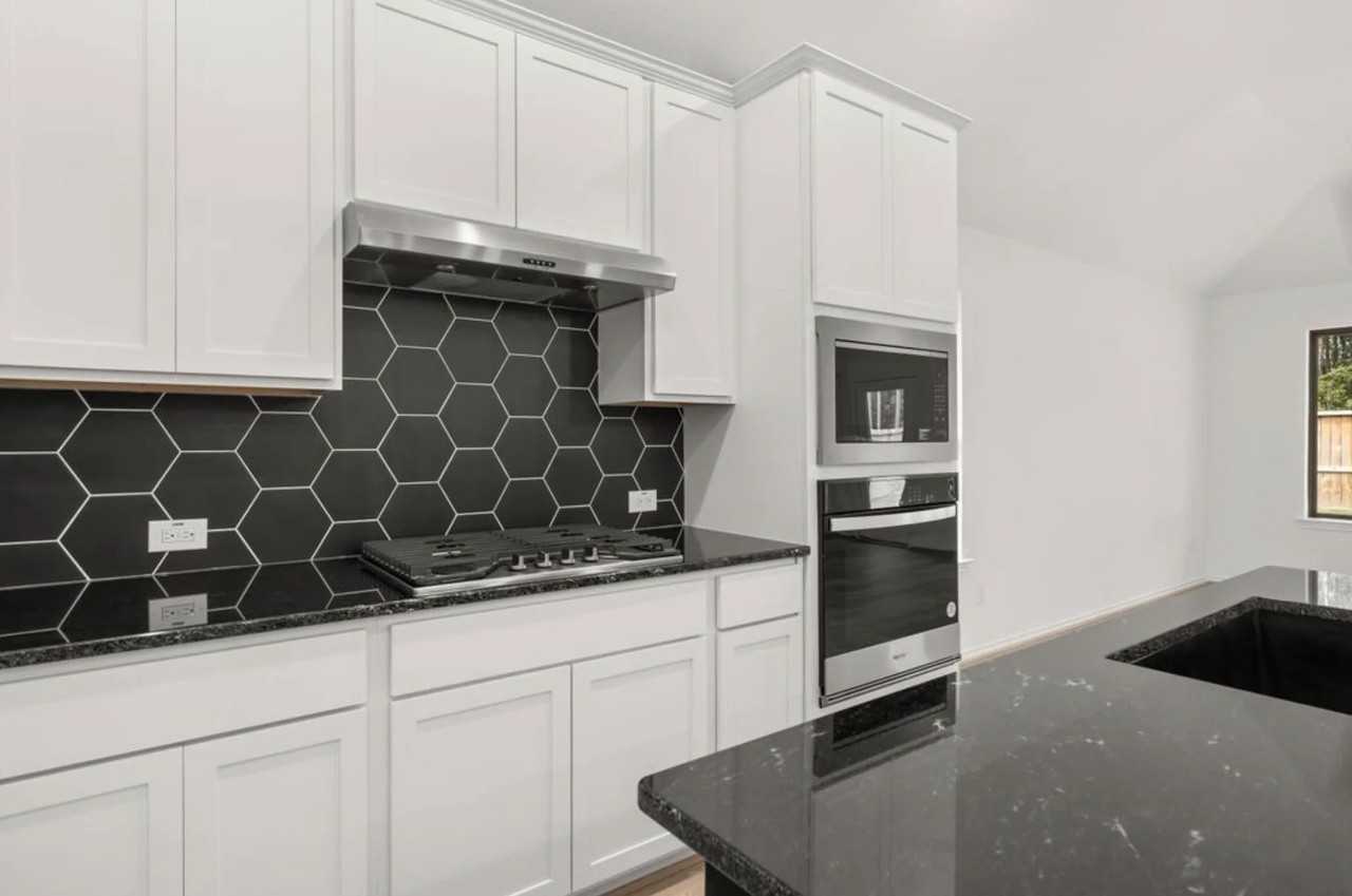 8463 International Falls Dr - Photo 7 of 20