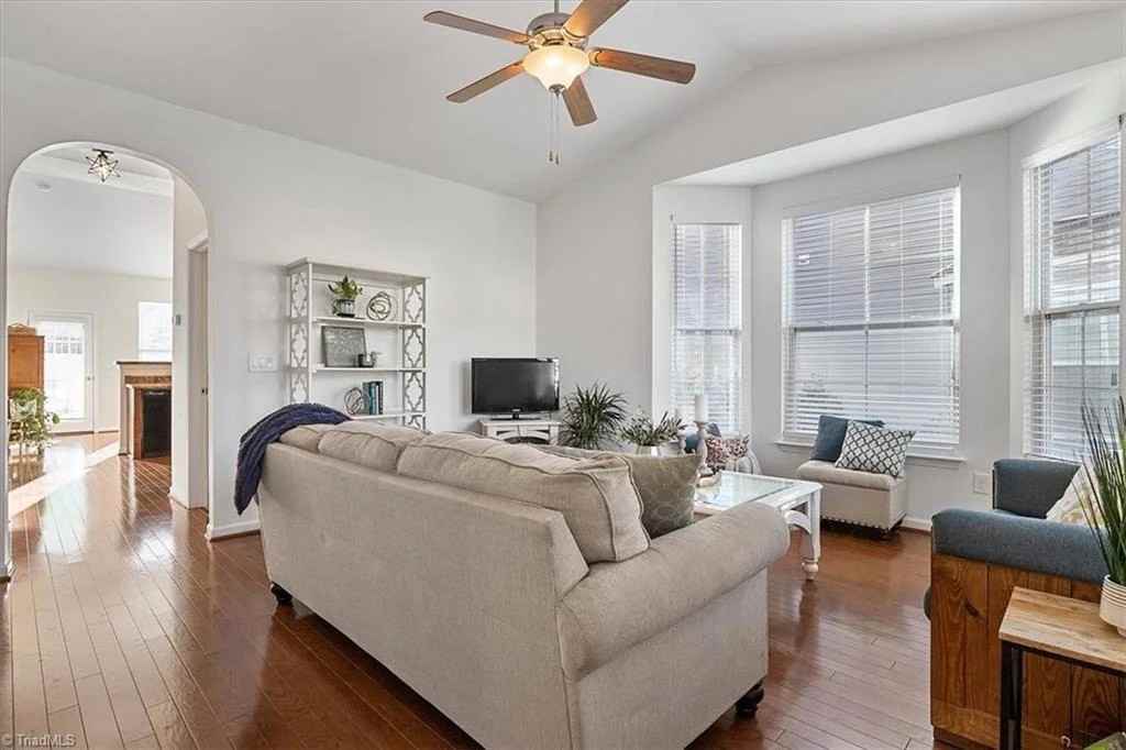 1173 Kelso Ln - Photo 3 of 17