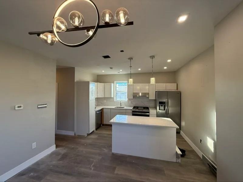 1700 77th St - Photo 3 of 11