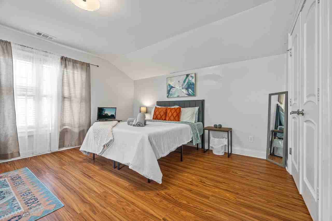 1267 Atlantic Dr Nw - Photo 2 of 10