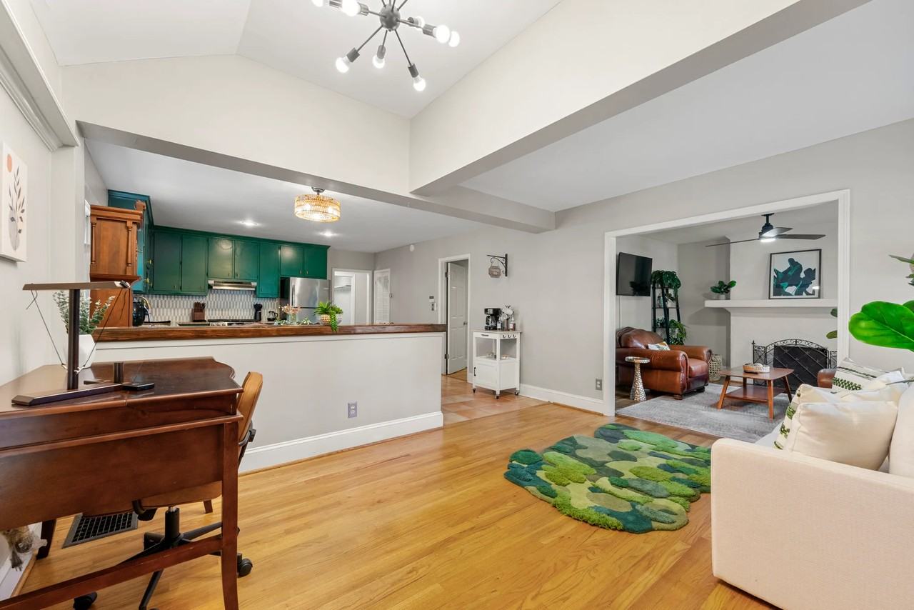 315 W Benson St - Photo 2 of 20