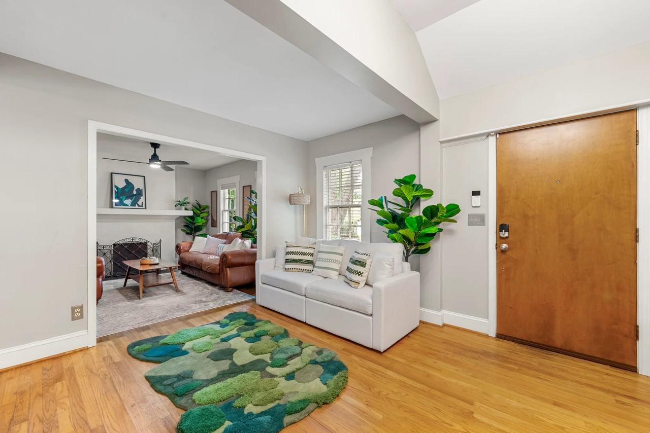 315 W Benson St - Photo 3 of 20