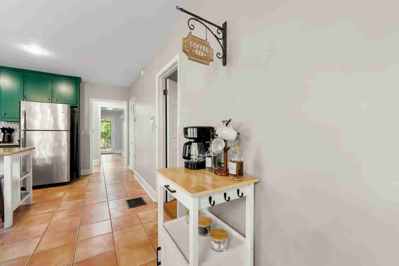 315 W Benson St - Photo 6 of 20