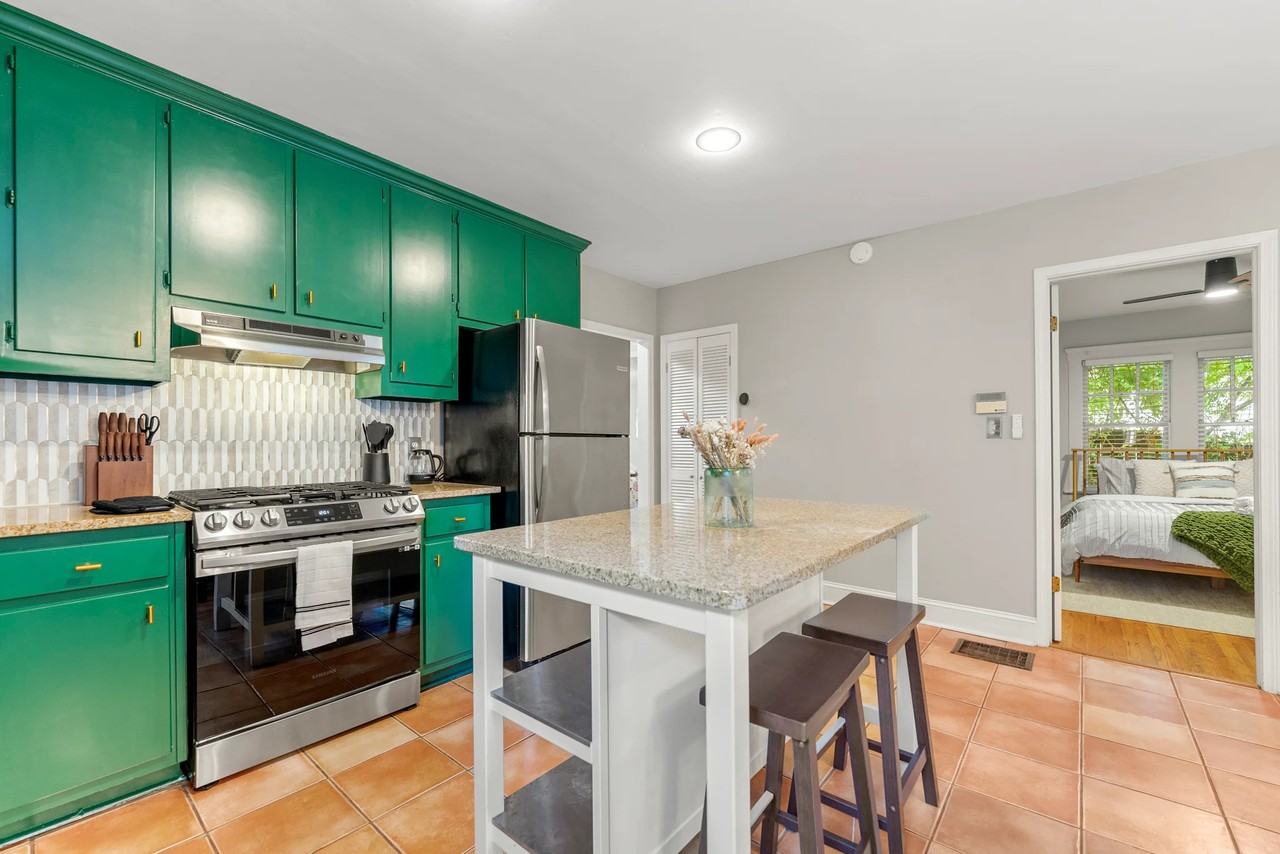 315 W Benson St - Photo 7 of 20