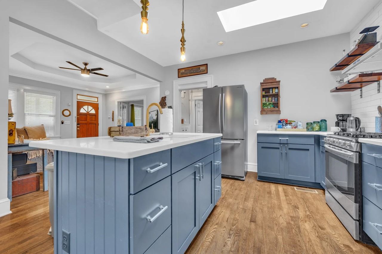 1876 Dekalb Ave Ne - Photo 4 of 11