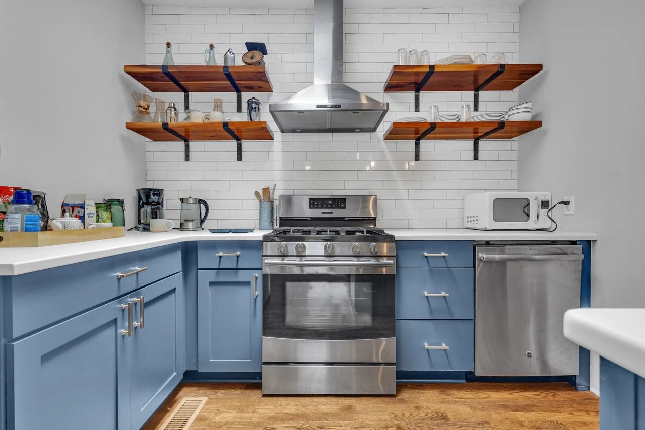 1876 Dekalb Ave Ne - Photo 5 of 11