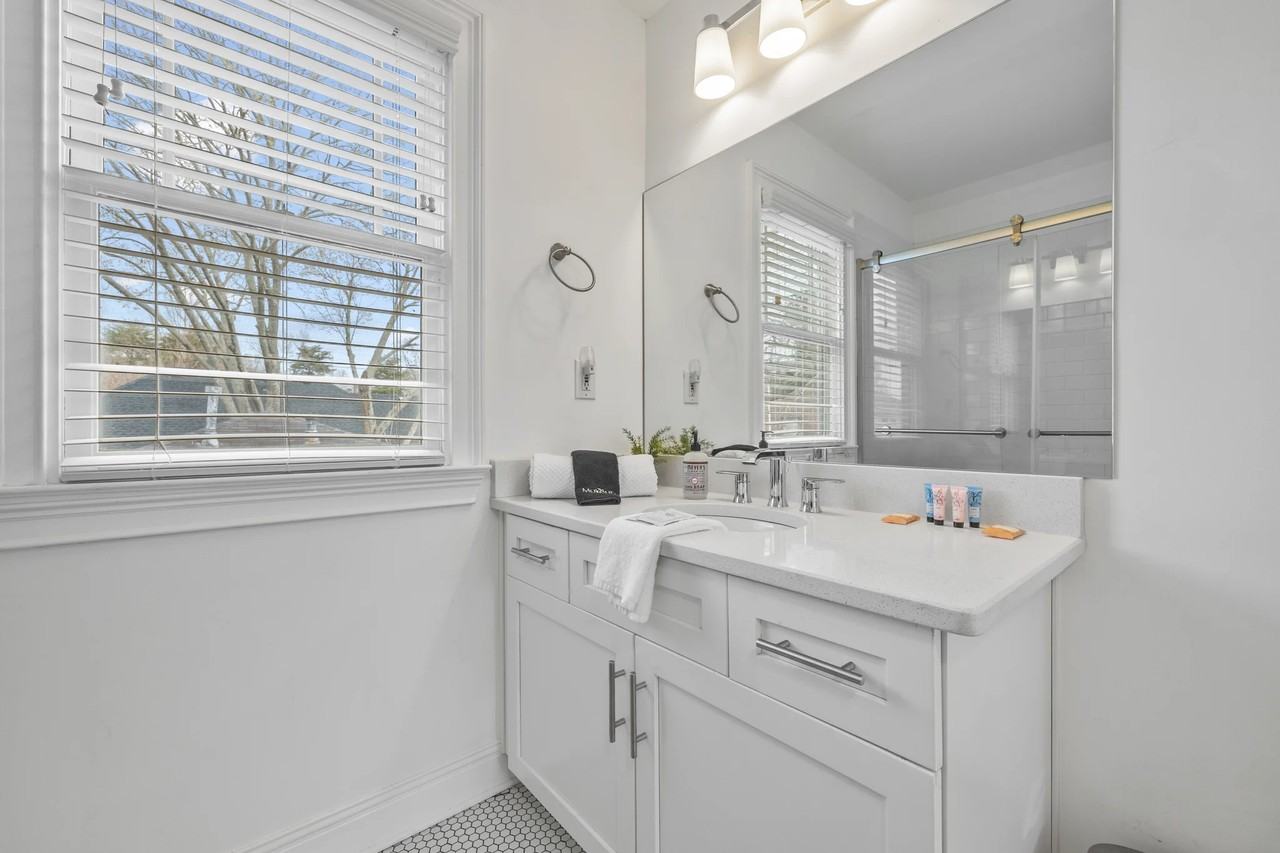 144 Holiday Ave Ne - Photo 7 of 19