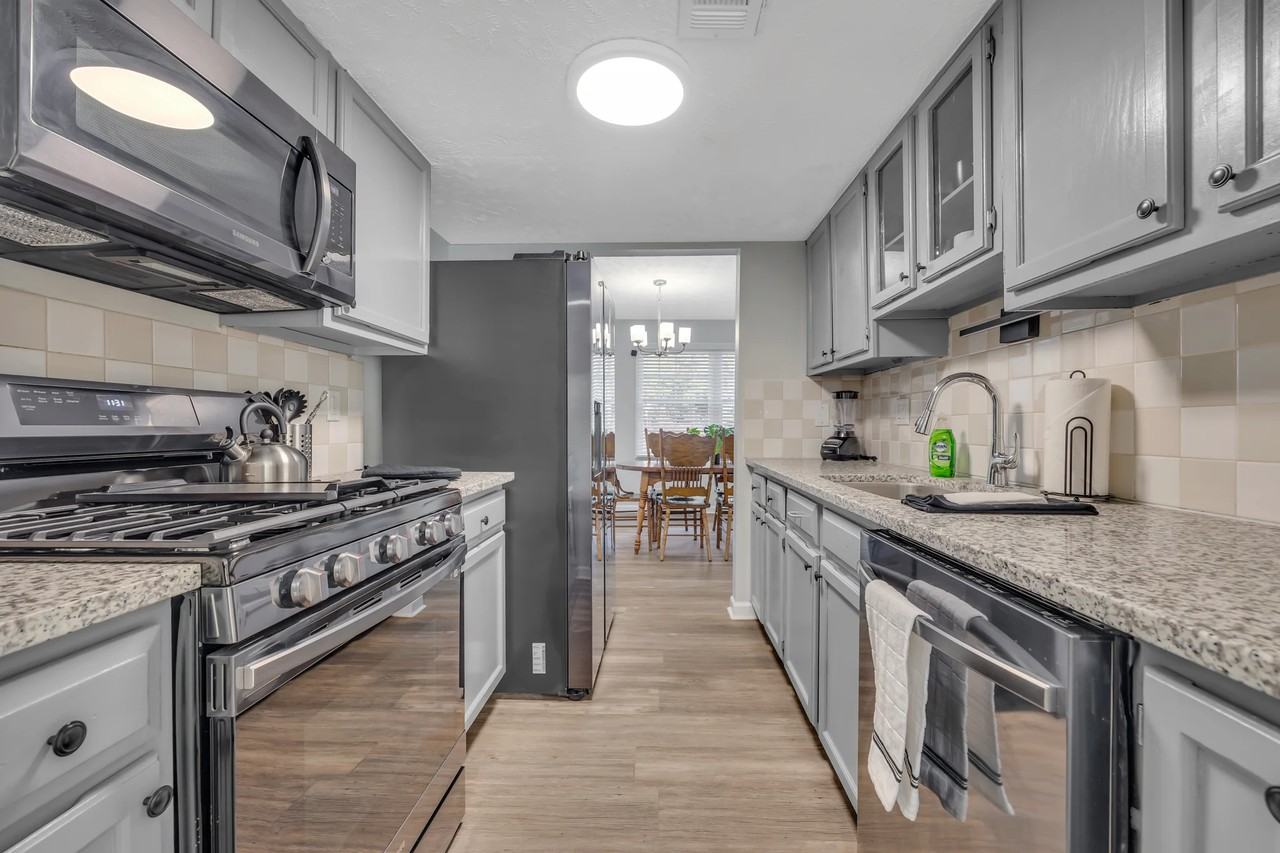 8802 Long Beach Cir - Photo 2 of 17