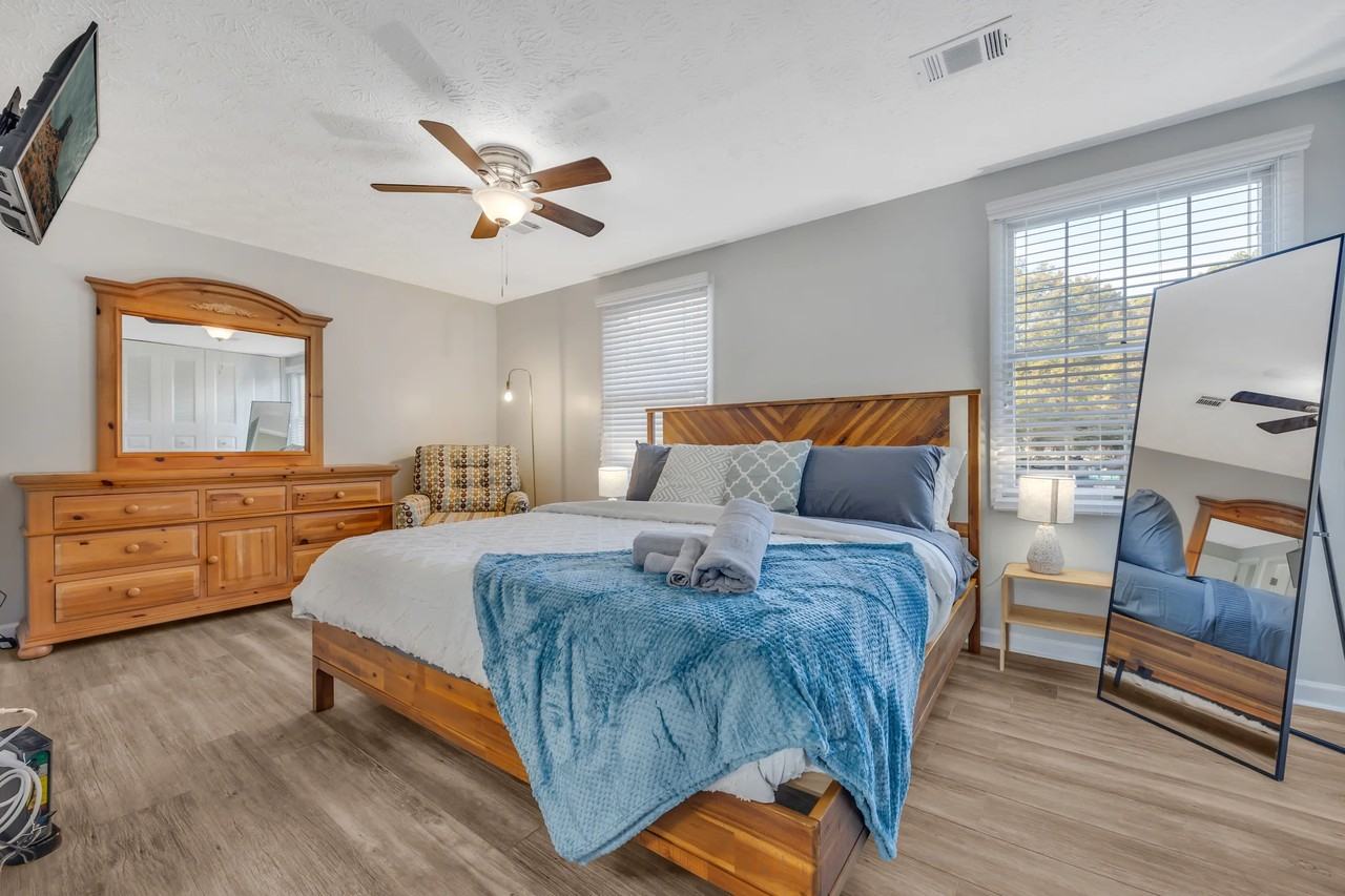 8802 Long Beach Cir - Photo 4 of 17