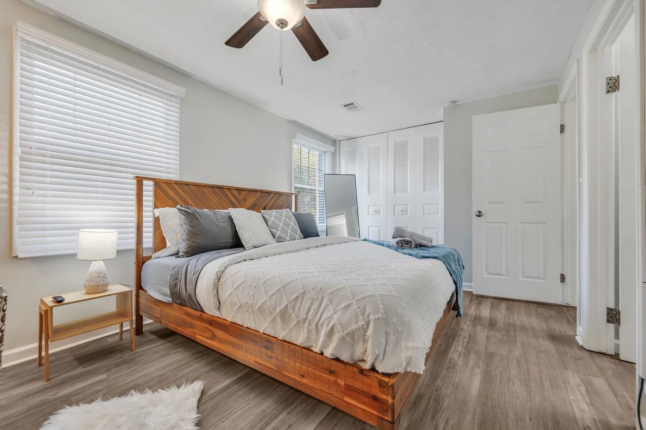 8802 Long Beach Cir - Photo 5 of 17