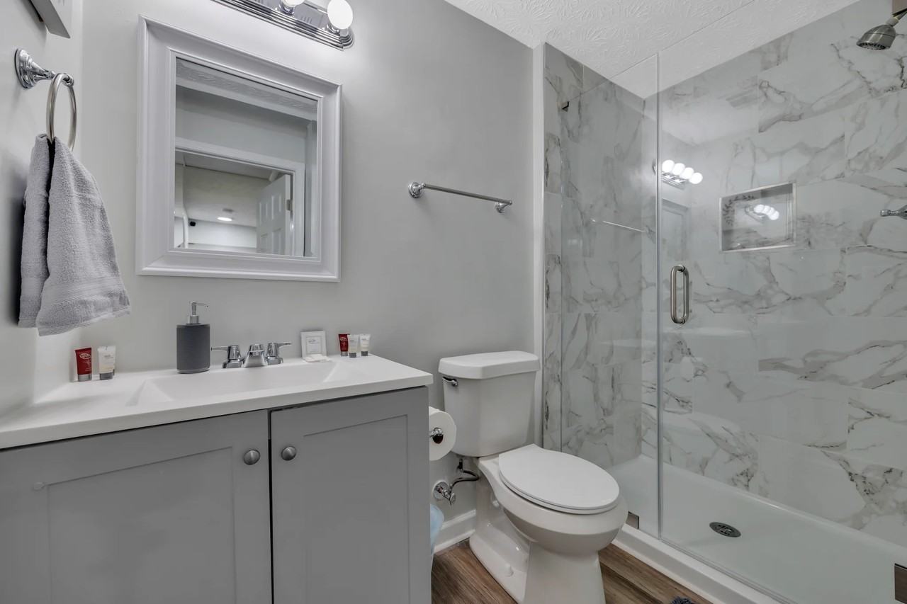 8802 Long Beach Cir - Photo 6 of 17