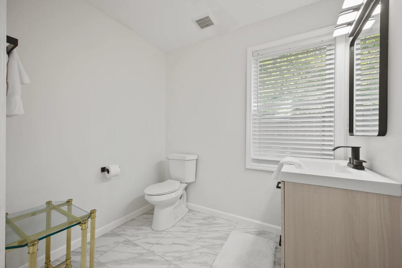 1346 Lorenzo Dr Sw - Photo 2 of 19