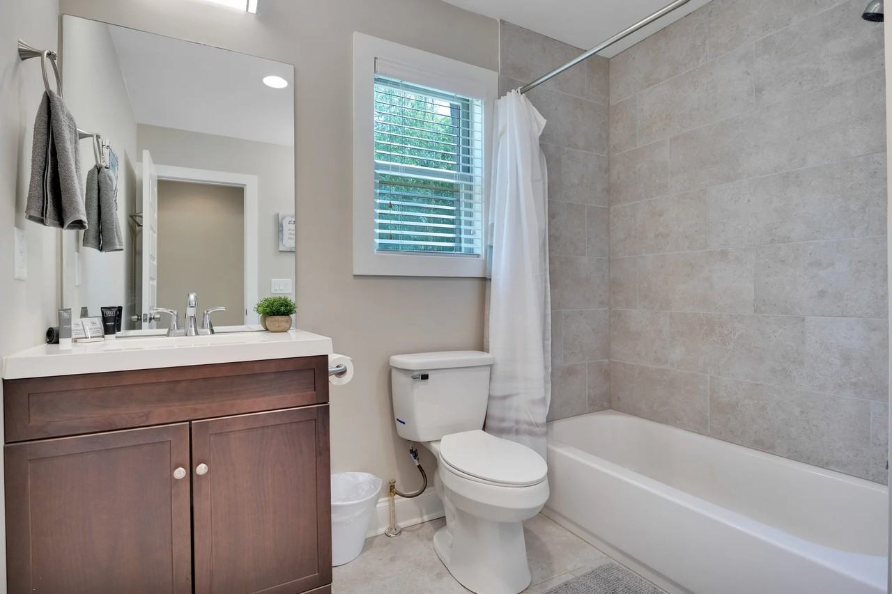 764 Mary Ln - Photo 3 of 19