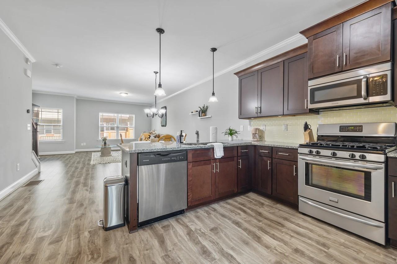 1365 Memorial Dr Se #9